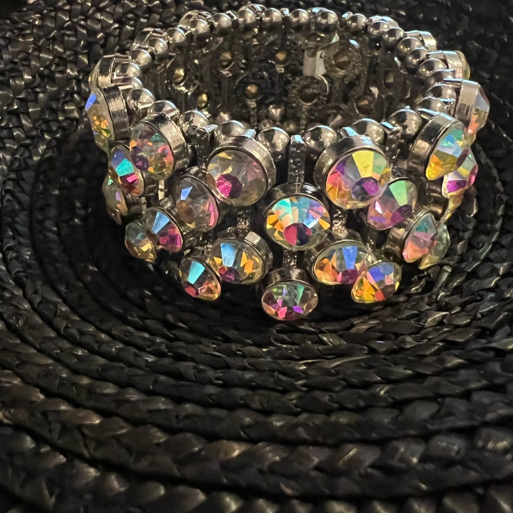 Beautiful Silver Rhinestone Elastic shinny iridescent Bracelet ♥️
